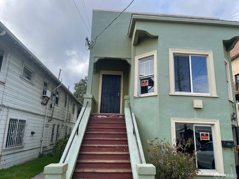 Duplex in Oakland CA 2117 Curtis Street.jpg