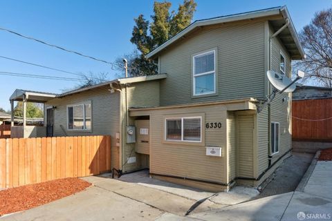 Triplex in Oakland CA 6330-6334 Macarthur Boulevard.jpg