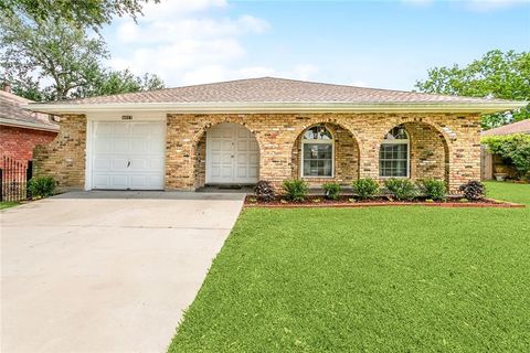 Single Family Residence in Metairie LA 4617 JEANNETTE Drive.jpg