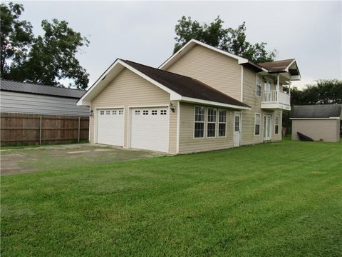 Single Family Residence in Destrehan LA 411/413 RIVER OAKS Drive.jpg