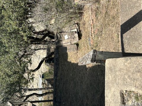 Single Family Residence in Mico TX 198 Private Road 2622 5.jpg