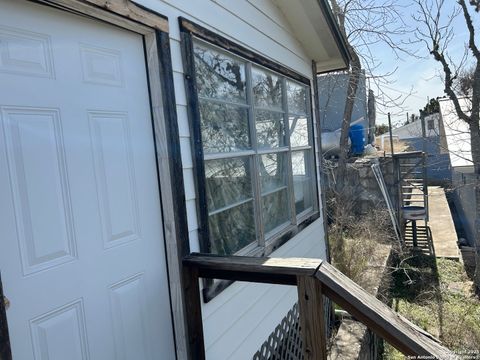 Single Family Residence in Mico TX 198 Private Road 2622 20.jpg