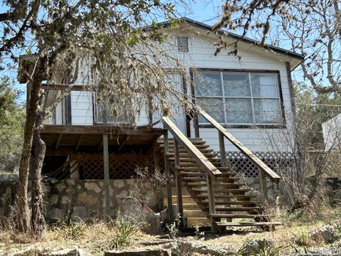 Single Family Residence in Mico TX 198 Private Road 2622 1.jpg