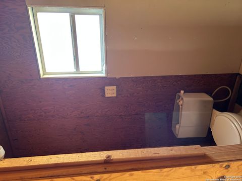 Single Family Residence in Mico TX 198 Private Road 2622 8.jpg