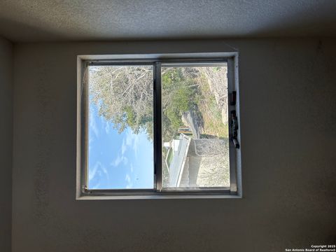 Single Family Residence in Mico TX 198 Private Road 2622 22.jpg