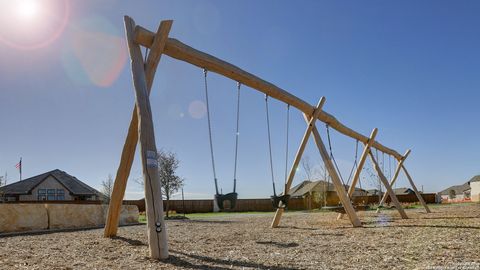 Single Family Residence in Castroville TX 514 White Oak 4.jpg