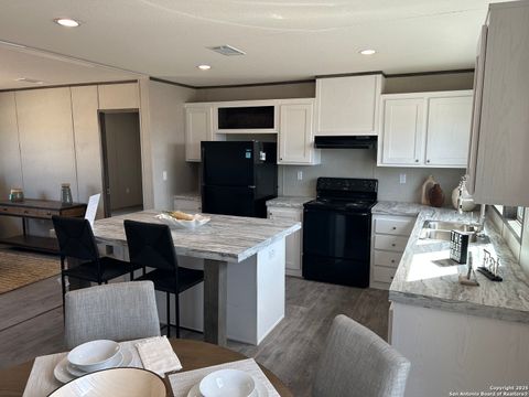 Manufactured Home in Bandera TX 232 Arroyo.jpg