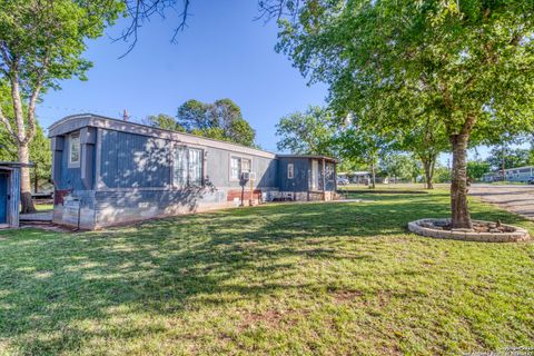Single Family Residence in Medina TX 143 & 147 Linney Dr 28.jpg