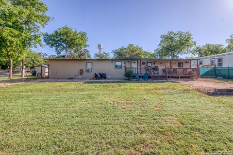 Single Family Residence in Medina TX 143 & 147 Linney Dr 11.jpg