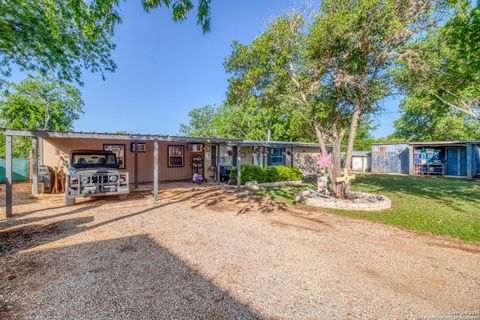Single Family Residence in Medina TX 143 & 147 Linney Dr 2.jpg