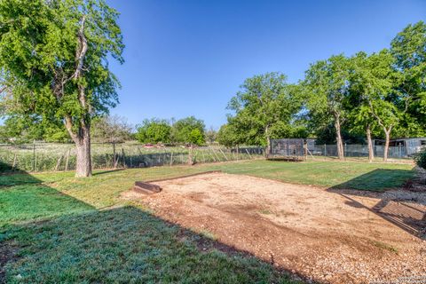 Single Family Residence in Medina TX 143 & 147 Linney Dr 10.jpg