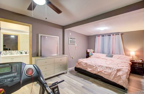 Single Family Residence in Medina TX 143 & 147 Linney Dr 36.jpg