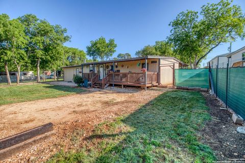 Single Family Residence in Medina TX 143 & 147 Linney Dr 6.jpg