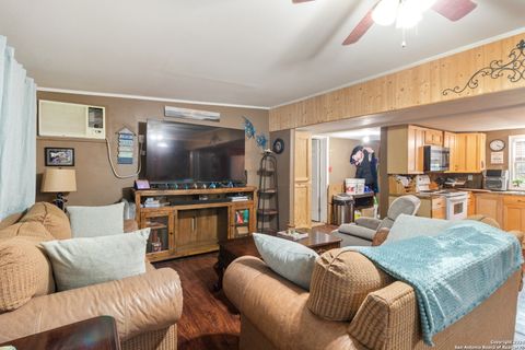 Single Family Residence in Medina TX 143 & 147 Linney Dr 14.jpg