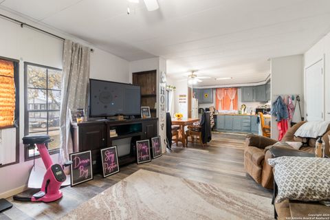 Single Family Residence in Medina TX 143 & 147 Linney Dr 32.jpg