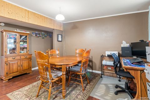 Single Family Residence in Medina TX 143 & 147 Linney Dr 16.jpg