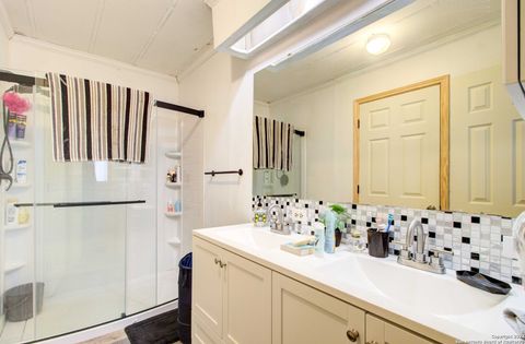 Single Family Residence in Medina TX 143 & 147 Linney Dr 38.jpg