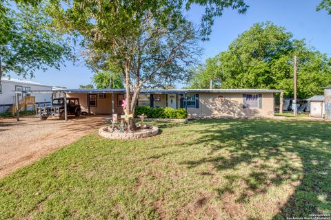 Single Family Residence in Medina TX 143 & 147 Linney Dr 4.jpg
