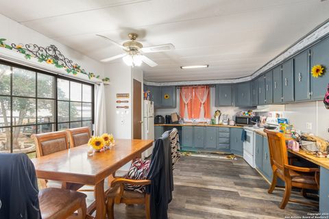 Single Family Residence in Medina TX 143 & 147 Linney Dr 34.jpg