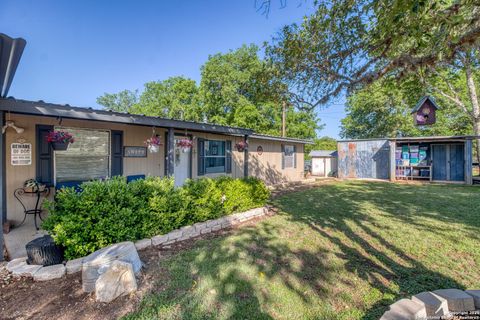 Single Family Residence in Medina TX 143 & 147 Linney Dr 5.jpg