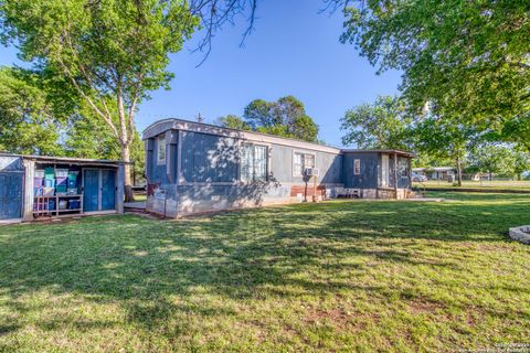 Single Family Residence in Medina TX 143 & 147 Linney Dr 29.jpg