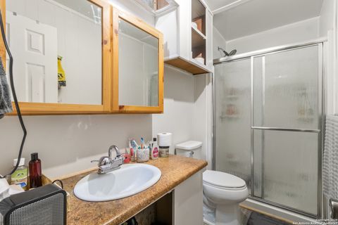 Single Family Residence in Medina TX 143 & 147 Linney Dr 41.jpg