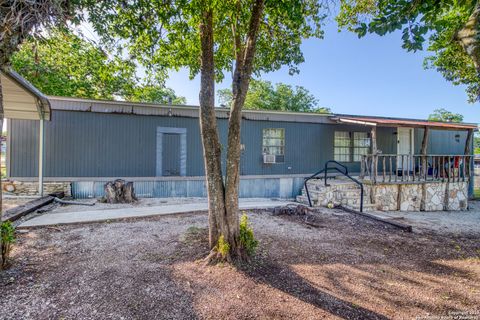 Single Family Residence in Medina TX 143 & 147 Linney Dr 31.jpg