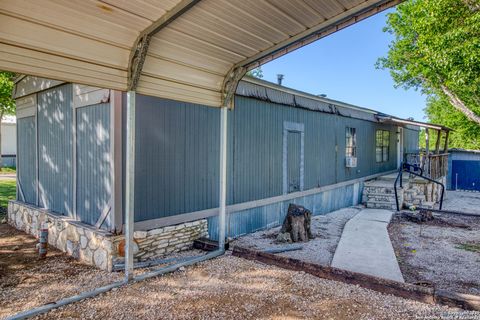 Single Family Residence in Medina TX 143 & 147 Linney Dr 44.jpg