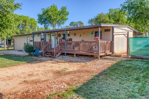 Single Family Residence in Medina TX 143 & 147 Linney Dr 7.jpg