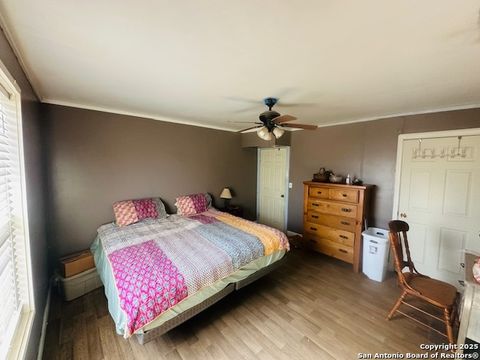 Single Family Residence in Medina TX 204 Medina Bend 14.jpg