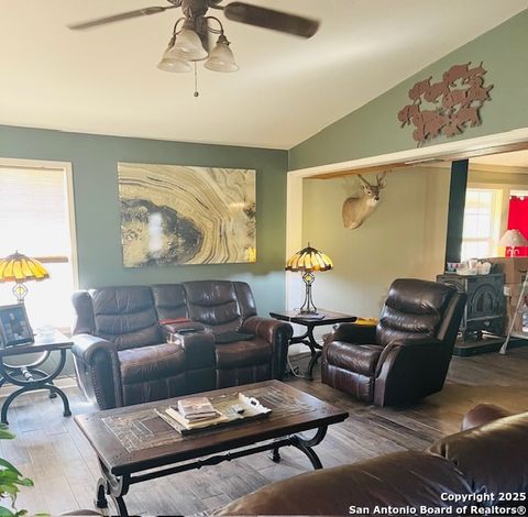 Single Family Residence in Medina TX 204 Medina Bend 10.jpg