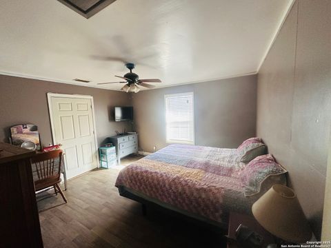 Single Family Residence in Medina TX 204 Medina Bend 13.jpg