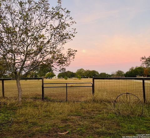 Single Family Residence in Medina TX 204 Medina Bend 5.jpg