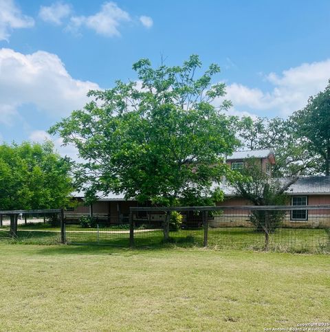 Single Family Residence in Medina TX 204 Medina Bend.jpg