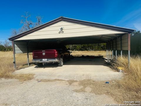 Single Family Residence in Medina TX 204 Medina Bend 16.jpg