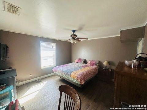 Single Family Residence in Medina TX 204 Medina Bend 11.jpg