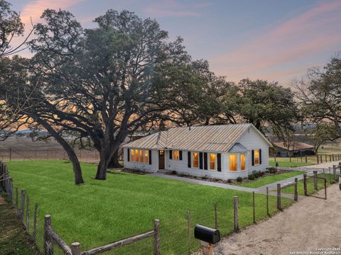 Single Family Residence in Center Point TX 114 Wyatt Ave.jpg