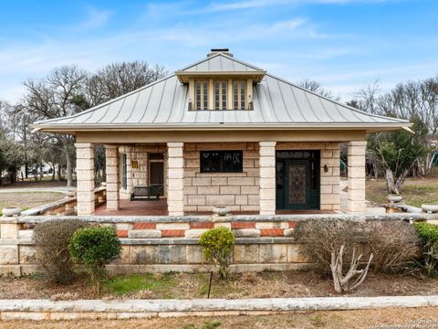 Single Family Residence in Comfort TX 506 2nd St.jpg