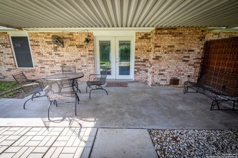 Single Family Residence in Beeville TX 902 E Newhall St 47.jpg