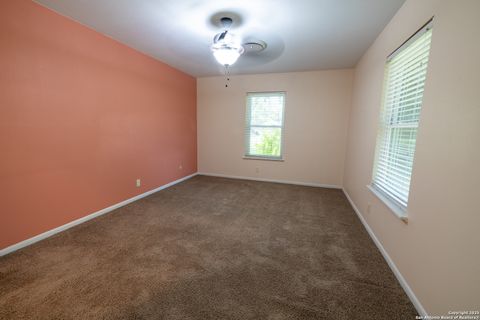 Single Family Residence in Beeville TX 902 E Newhall St 32.jpg