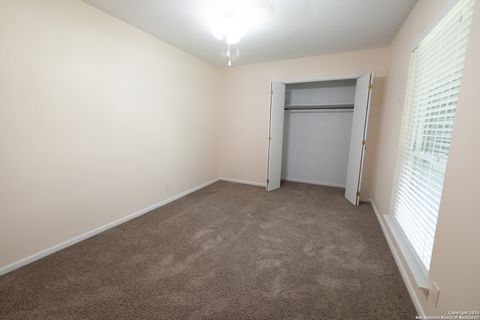 Single Family Residence in Beeville TX 902 E Newhall St 40.jpg
