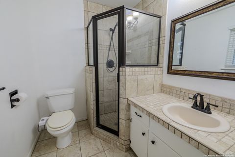Single Family Residence in Beeville TX 902 E Newhall St 31.jpg