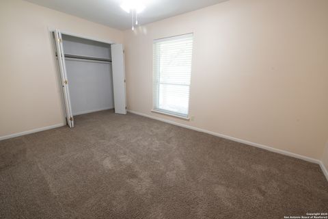 Single Family Residence in Beeville TX 902 E Newhall St 39.jpg