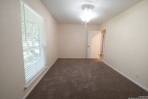Single Family Residence in Beeville TX 902 E Newhall St 41.jpg