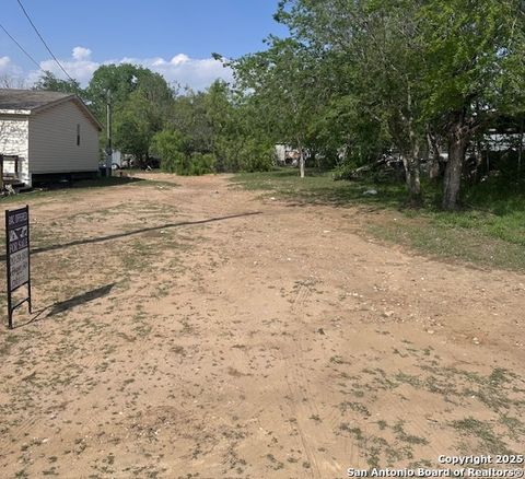  in Natalia TX 516 Bartlett.jpg