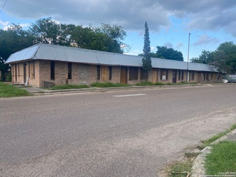 Hotel/Motel in Mathis TX 101 E Rockport St.jpg