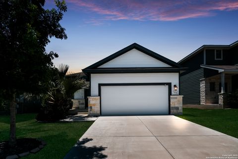 Single Family Residence in San Antonio TX 7731 chatham Pl.jpg