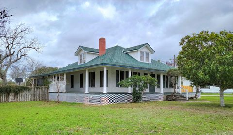 Single Family Residence in Beeville TX 911 N. Madison Ave.jpg