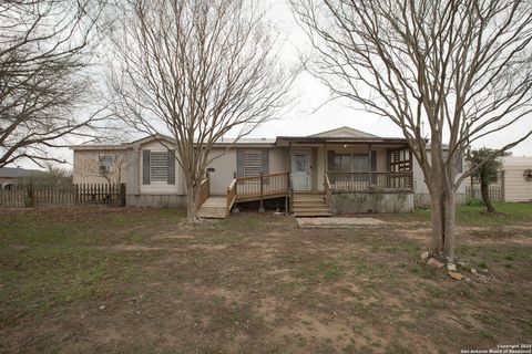Manufactured Home in Castroville TX 10015 County Road 5735.jpg