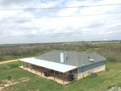 Single Family Residence in Bigfoot TX 1571 State Highway 173.jpg